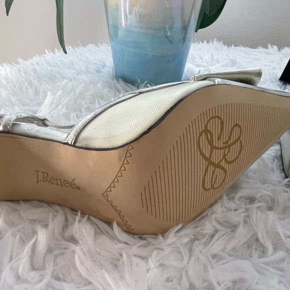 Beautiful J Renee Dressy Pump in Silver❤️❤️❤️PRICE DROP❤️❤️ - Picture 4 of 6